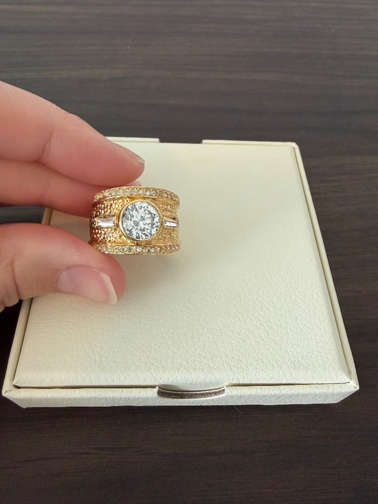 Ivana Jewelry - Vintage Ivana Pave Crystal Ring Gold Tone Size 6